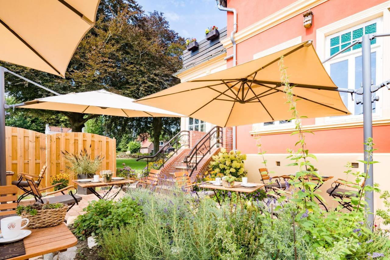 Parkhotel Jever Exterior photo